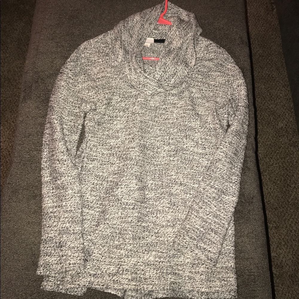 Scoop turtle neck sweater
