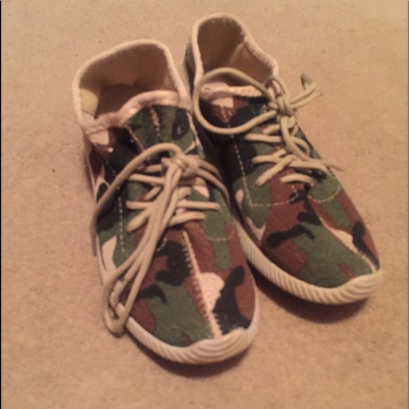Qupid Camouflage Sneakers - Picture 1 of 4
