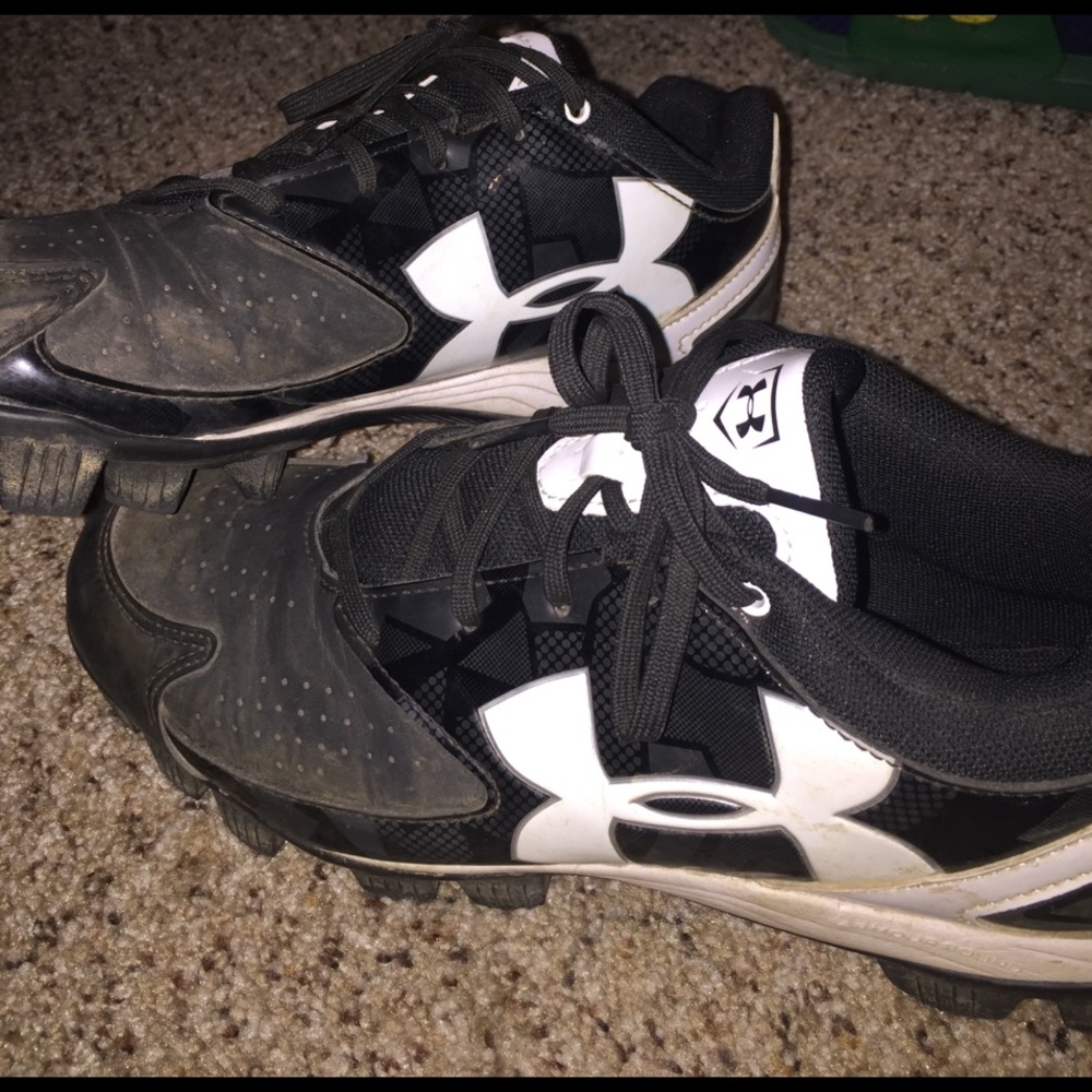 underarmour softball cleats