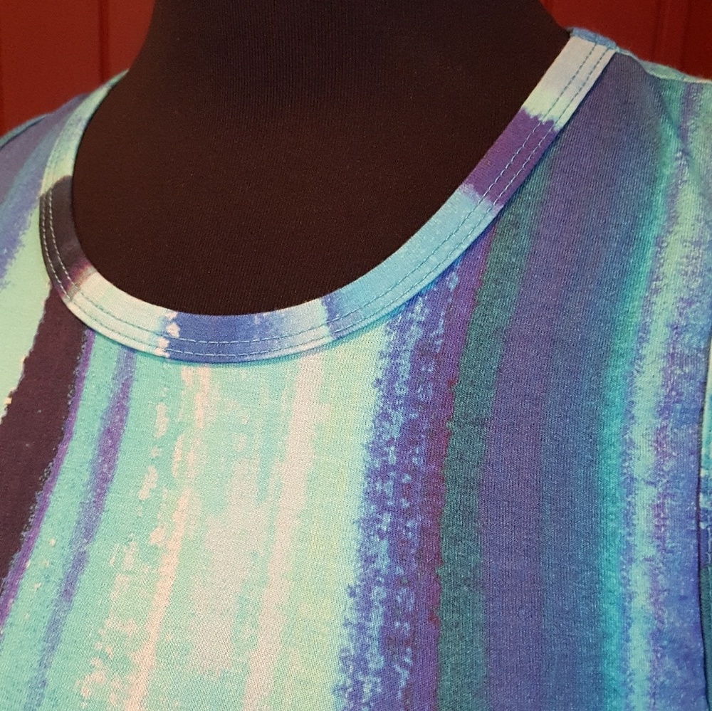 Top - Picture 2 of 3