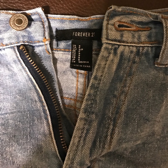 Hi rise Forever 21 Shorts - Picture 3 of 3