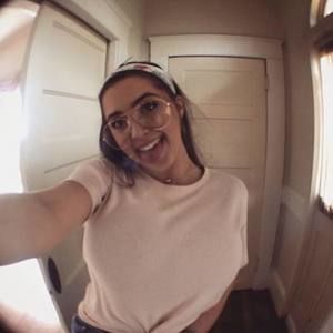 Meet your Posher, Chloe