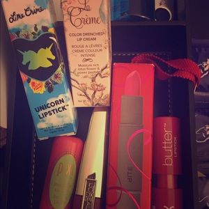 Lipstick selling as a lot