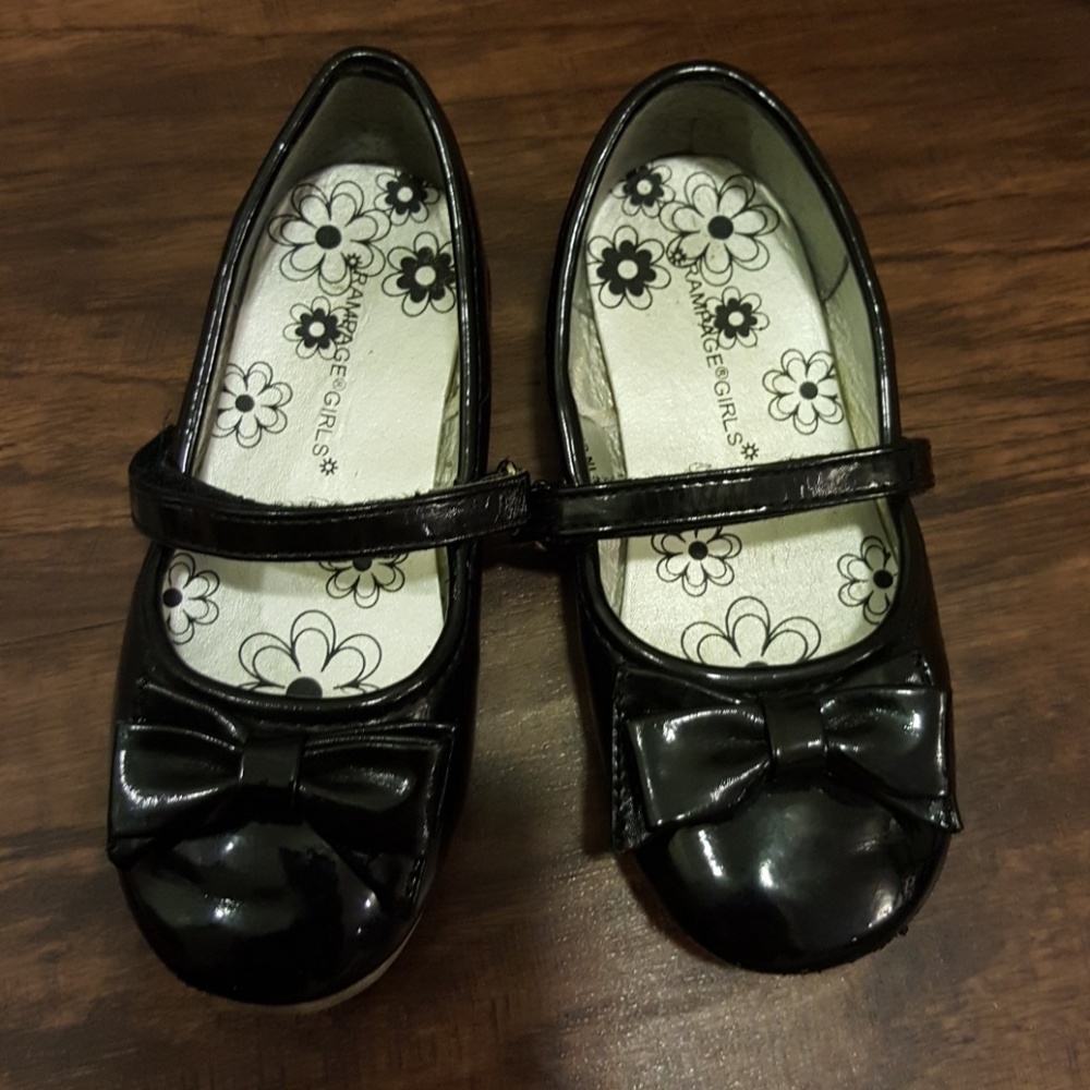 Girls bow shoes