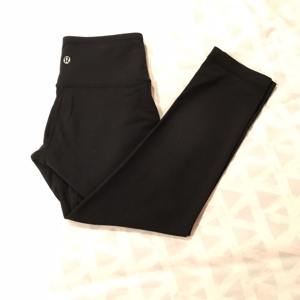 Black lululemon yoga pants