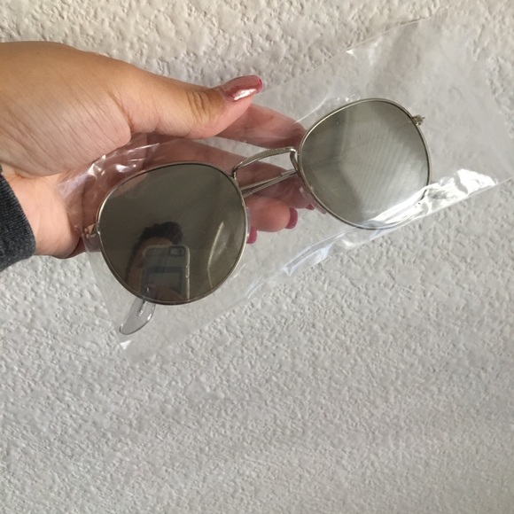 LAST ONE! Silver Round Aviator Sunglasses - Picture 3 of 3