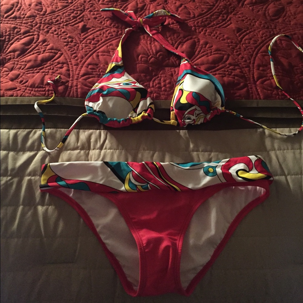 BillaBong super cute reversible  bikini