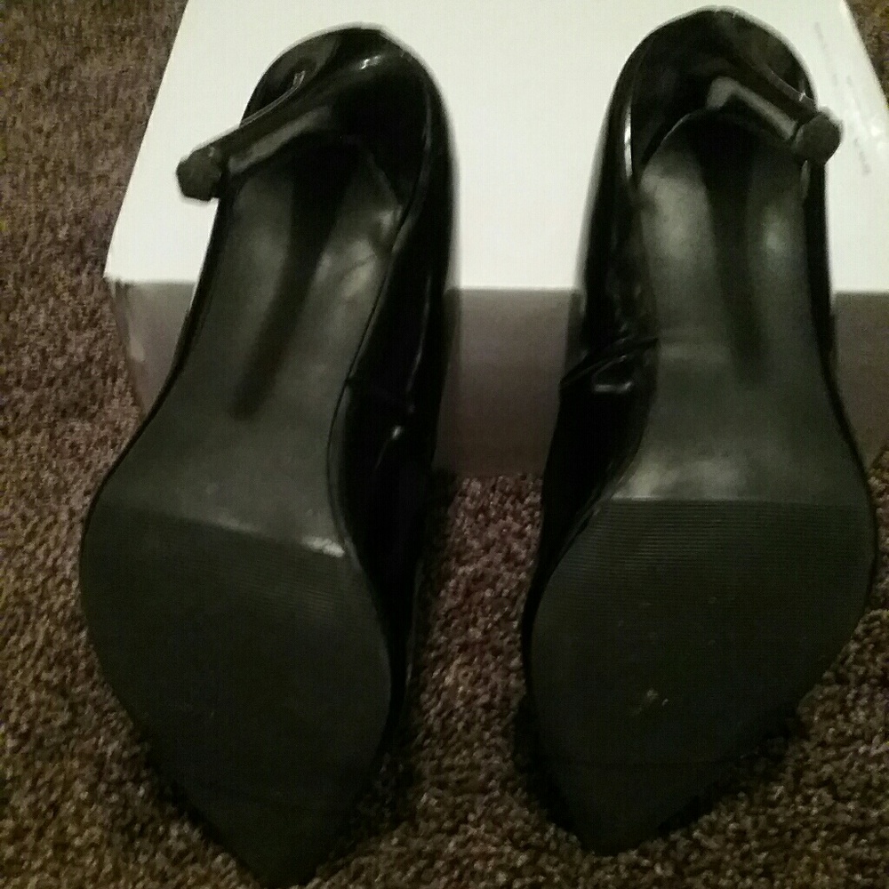 Shoes - Picture 2 of 4