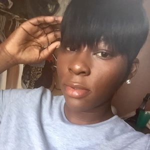 Meet your Posher, Nadine