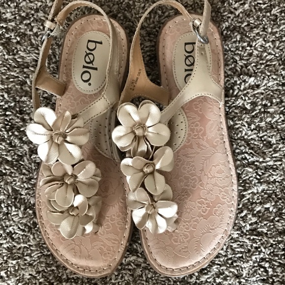 Women’s Size 6 Adorable & Comfortable Sandals - Picture 1 of 4