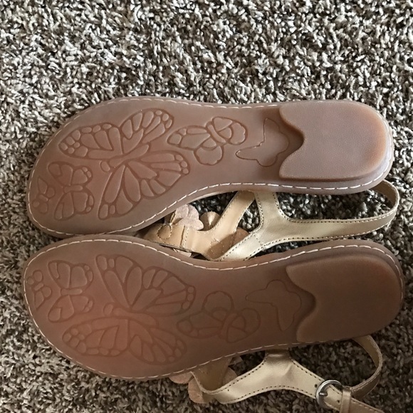Women’s Size 6 Adorable & Comfortable Sandals - Picture 3 of 4