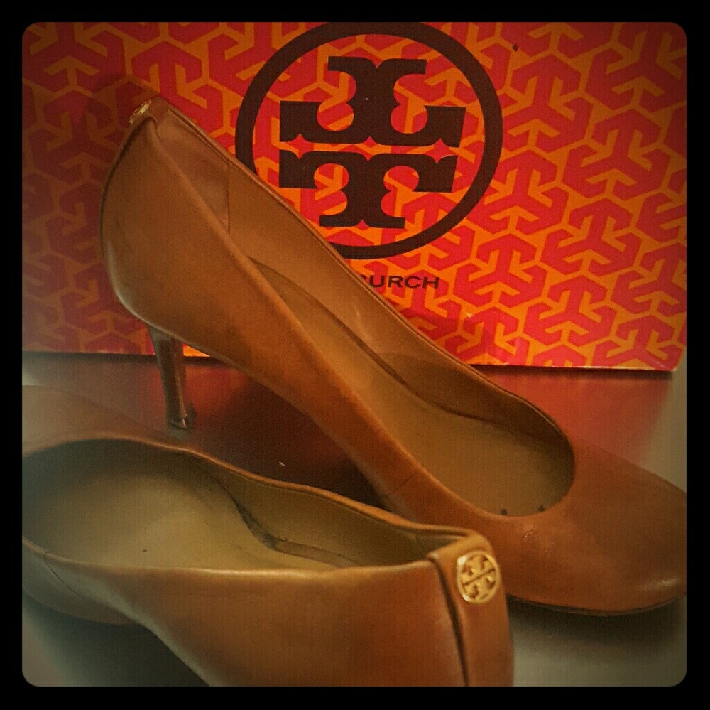 Tory Burch Almond Leah mid heel pumps - size 7.5