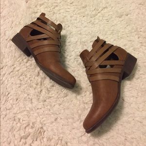 Woven brown ankle boots or booties