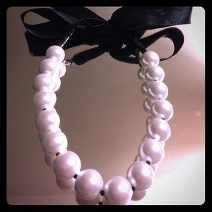Chunky pearl necklace