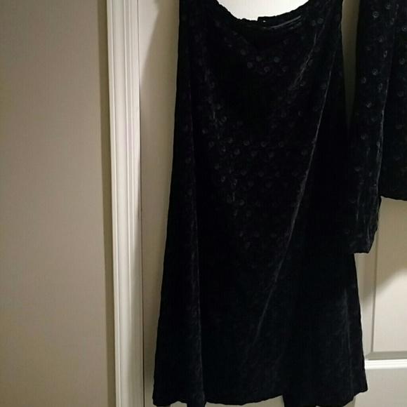 Suit - Picture 3 of 8