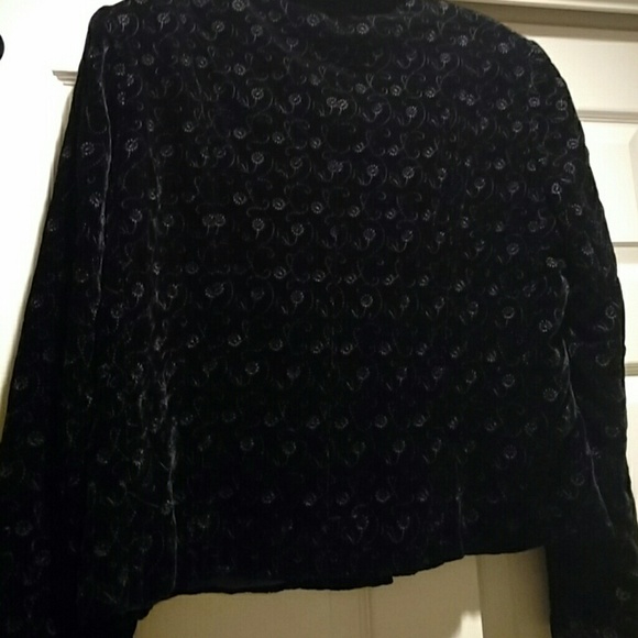 Suit - Picture 5 of 8