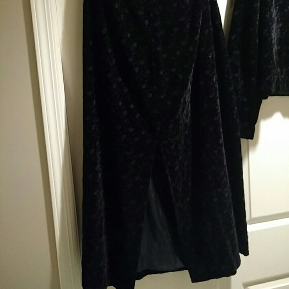 Suit - Picture 6 of 8