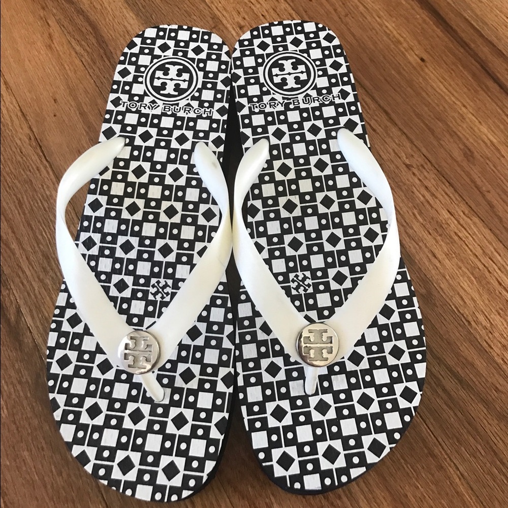 Tory birch flip flop size 9