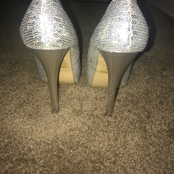 Silver sequined heels - Picture 3 of 3