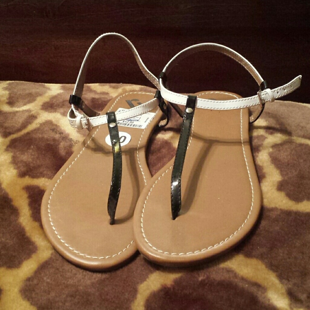 Black and white thong t strap flat sandals
