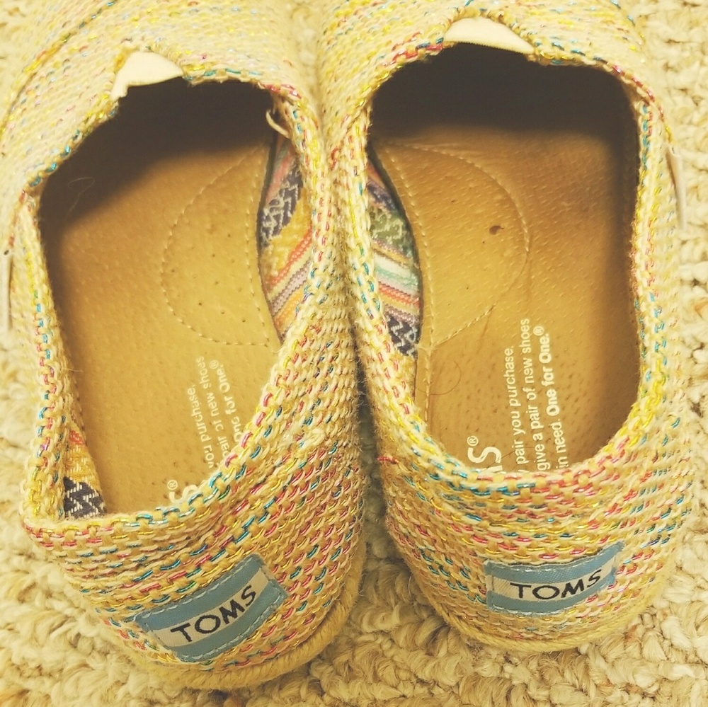 Muti colored toms