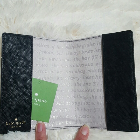 SALE🎀NWT🎀 Kate Spade Passport Holder - Picture 3 of 4