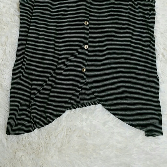 Primi button back asymmetrical tank top - Picture 5 of 6