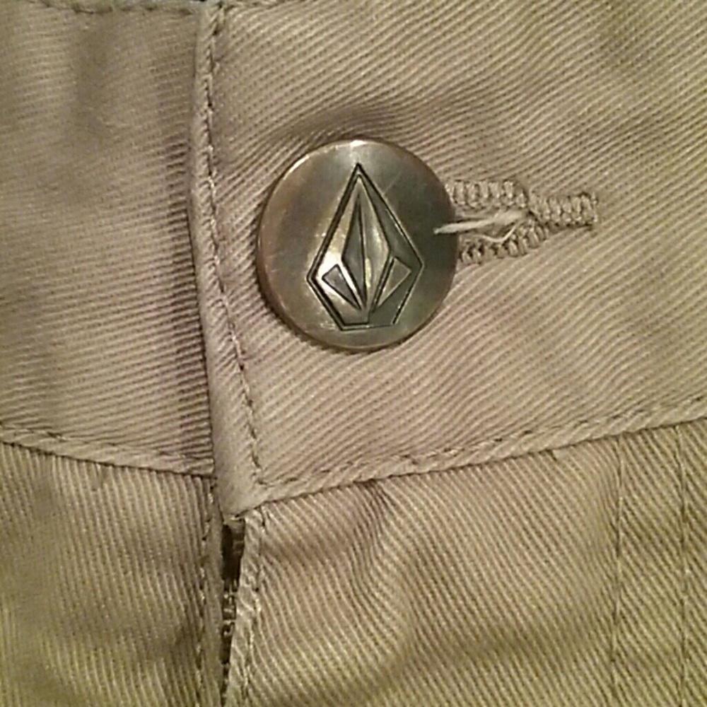Tan Volcom shorts - Picture 3 of 4