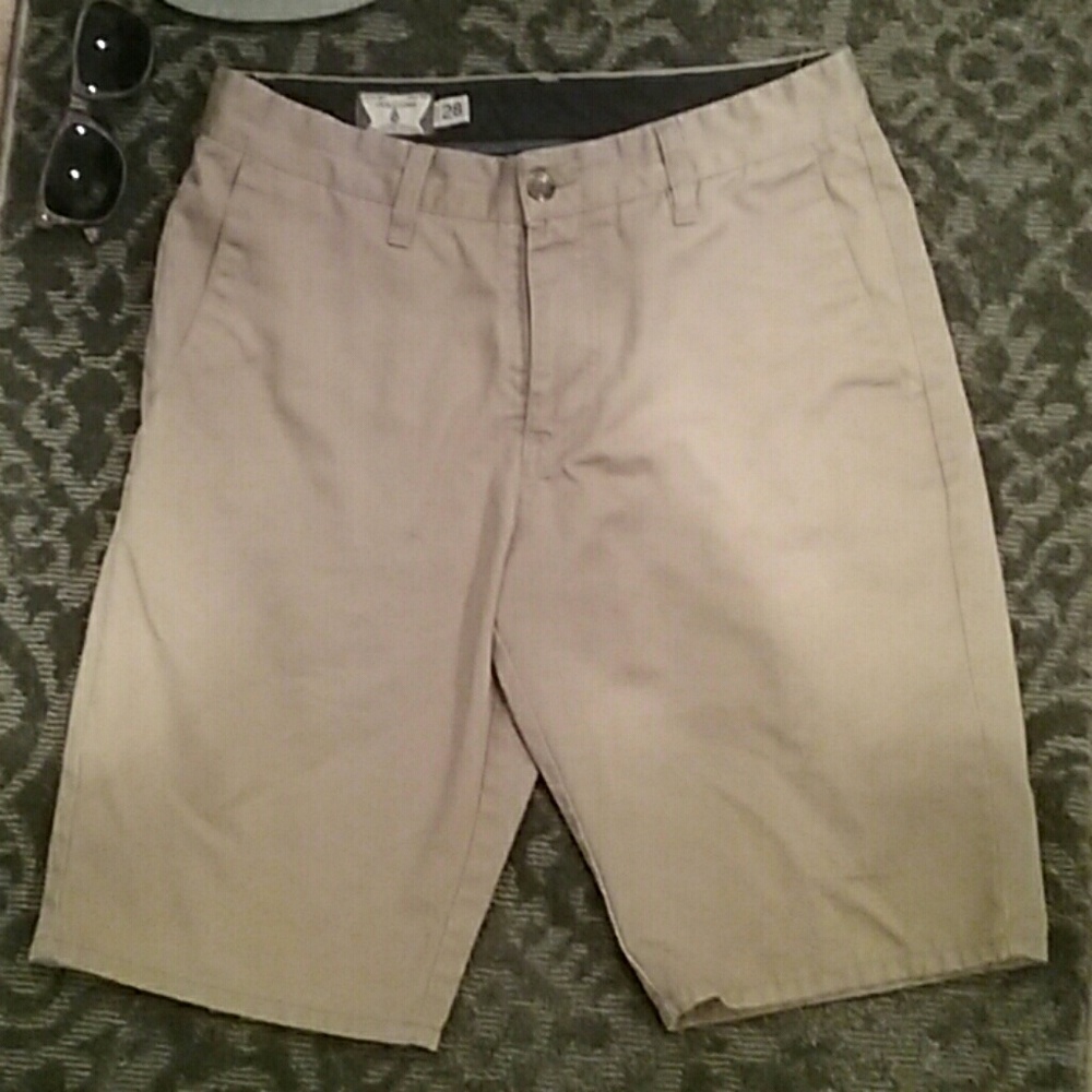 Tan Volcom shorts - Picture 4 of 4