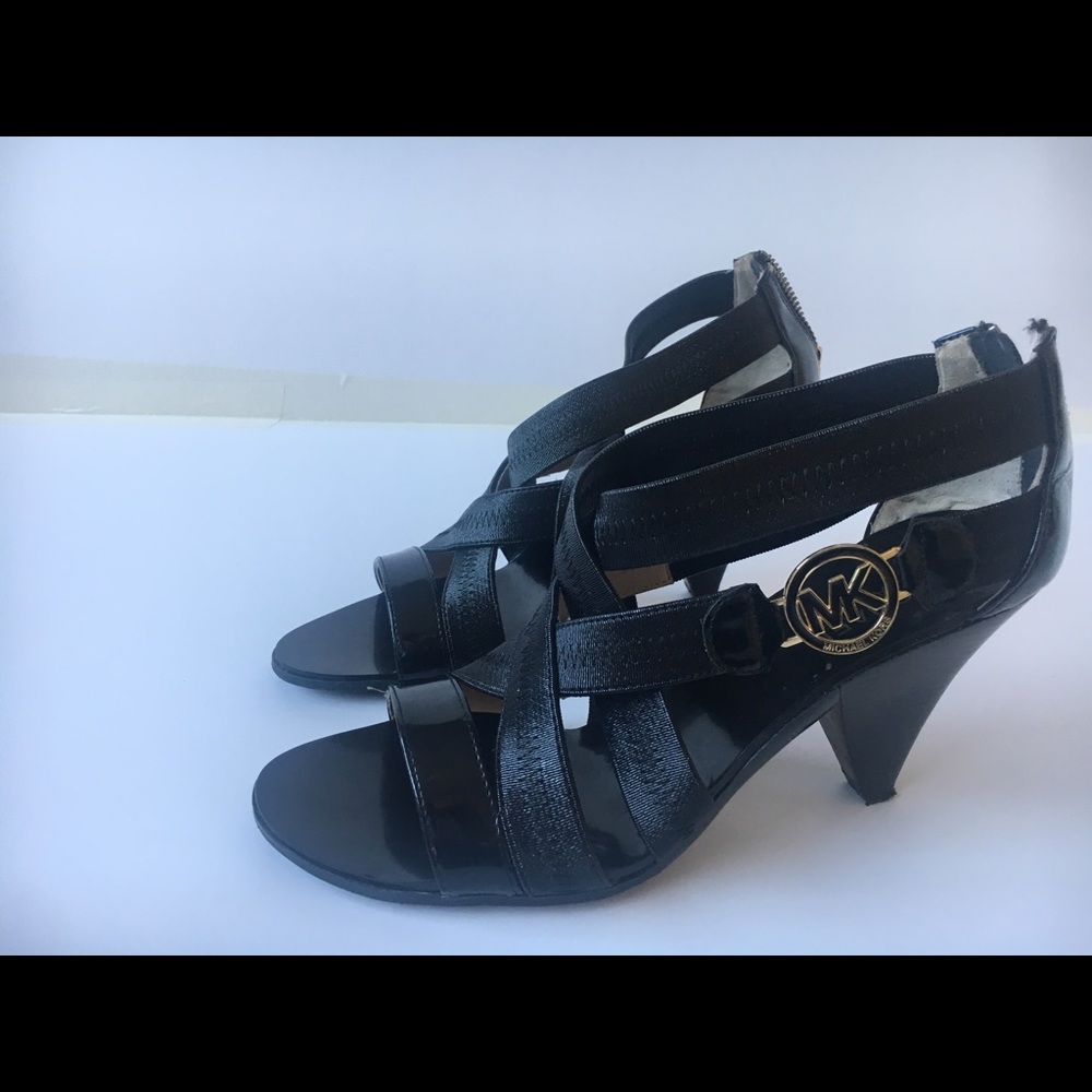 Michael Kors black pumps