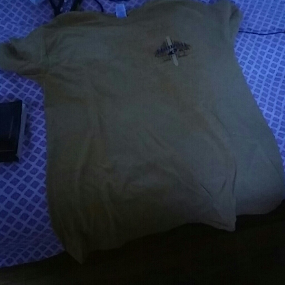 Hawaii shirt size Medium