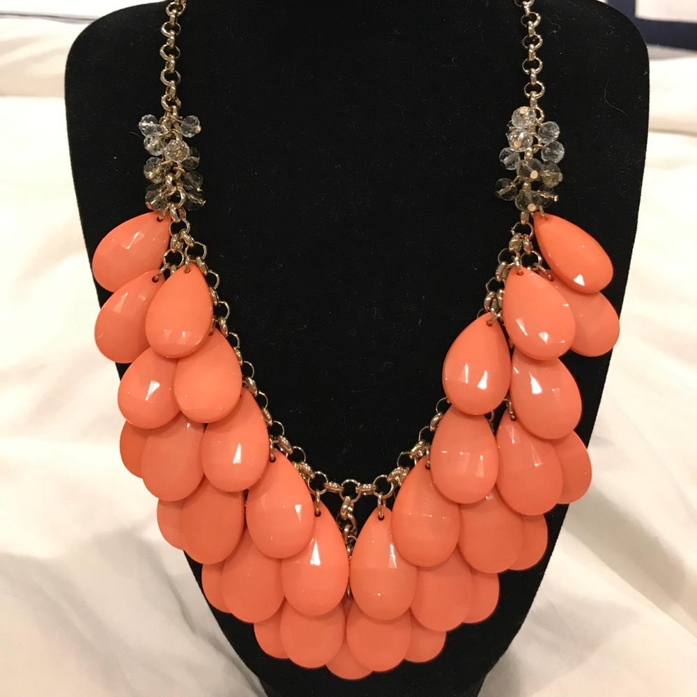 Color statement necklace