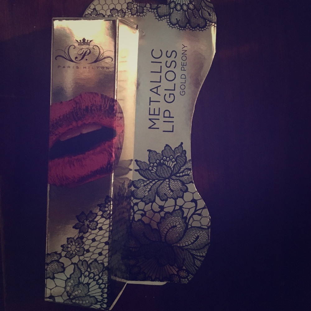 Paris Hilton metallic lipstick