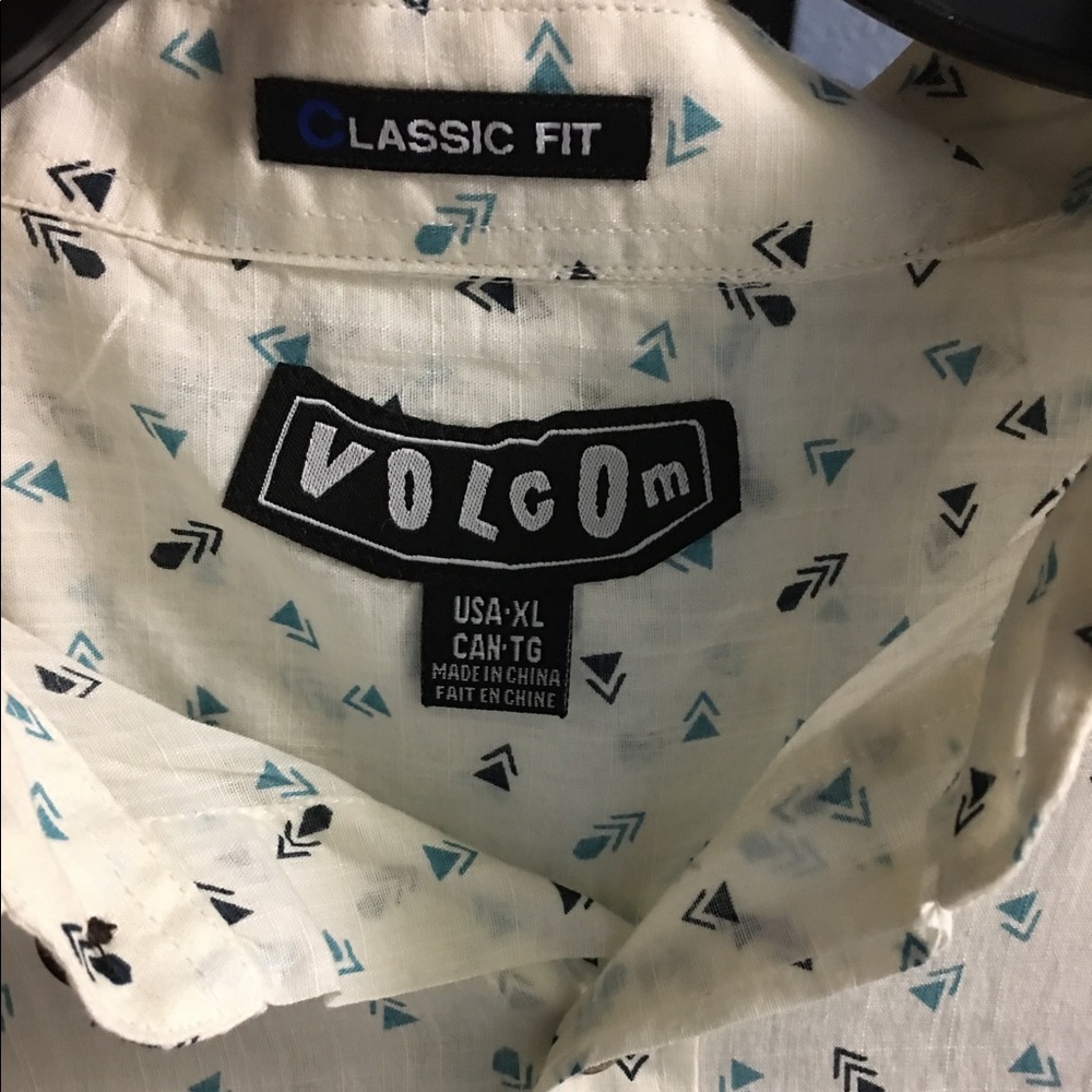 Volcom short sleeve button down - Picture 7 of 8