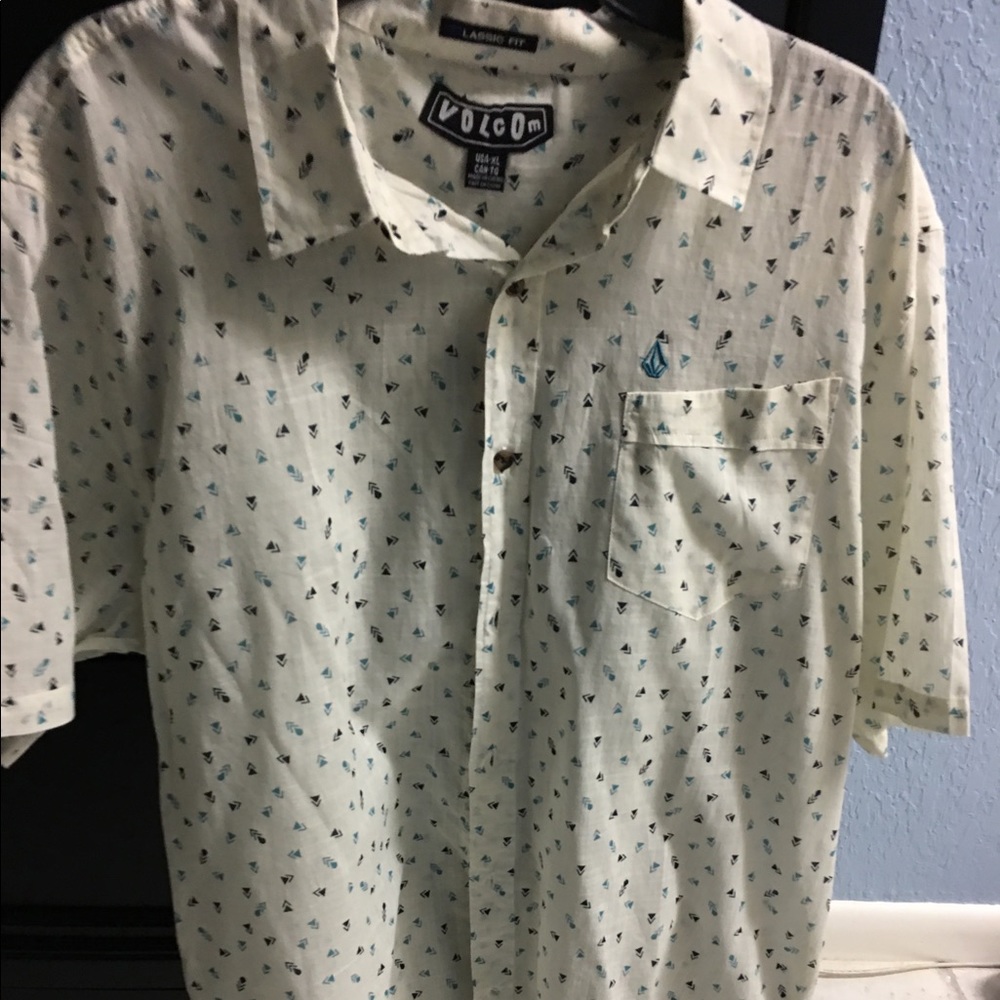 Volcom short sleeve button down - Picture 3 of 8