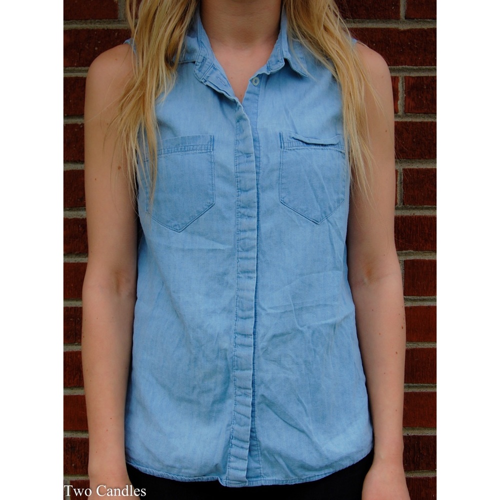 Women's sleeveless denim button up