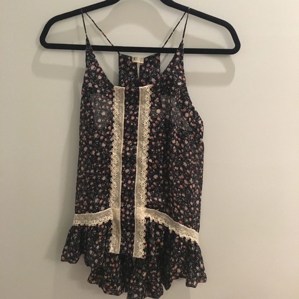 Avaleigh floral top with lace details