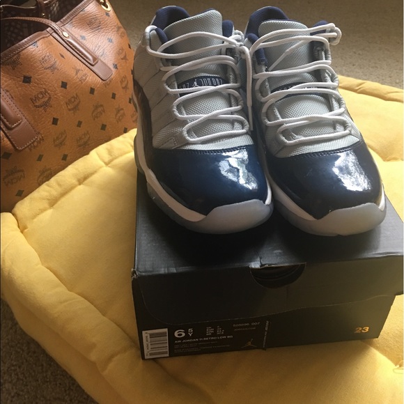 ❌SOLD❌Jordan Retro 13 Low- Navy/Grey - Picture 2 of 5