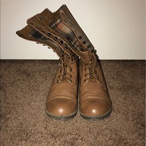 Light brown reversible combat boots