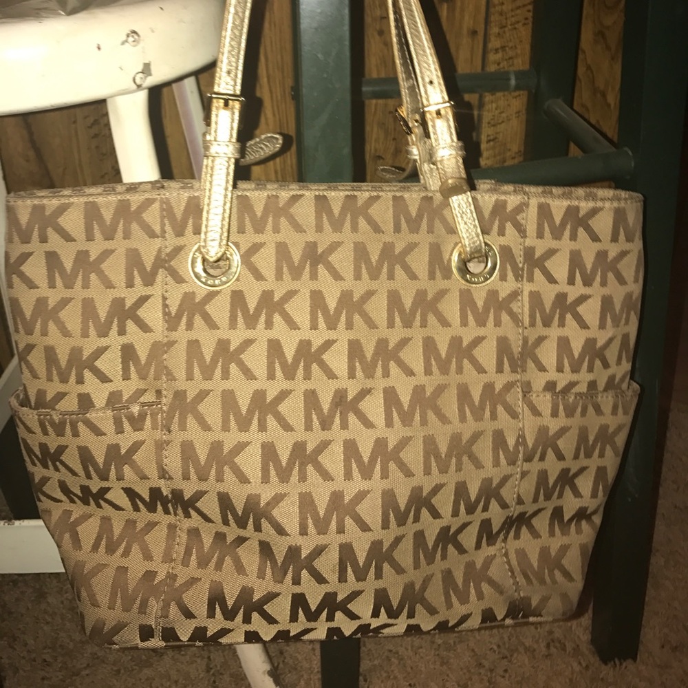 AUTHENTIC!!!! Micheal Kors handbag!