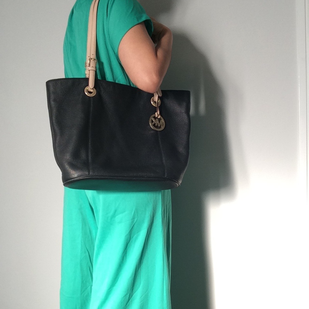 Michael Kors Jet Set black tote - Picture 2 of 8