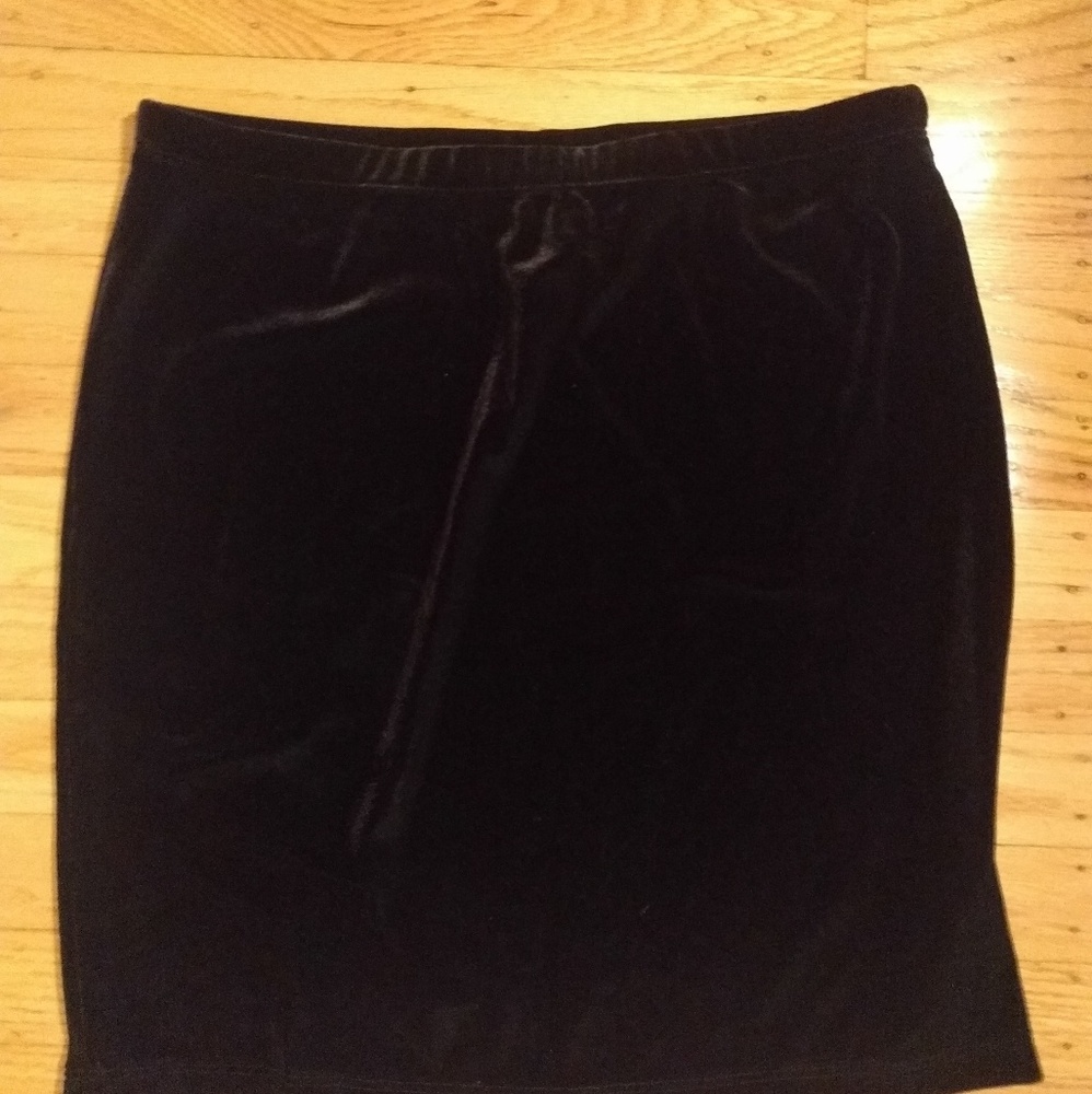 LF black velvet pencil skirt