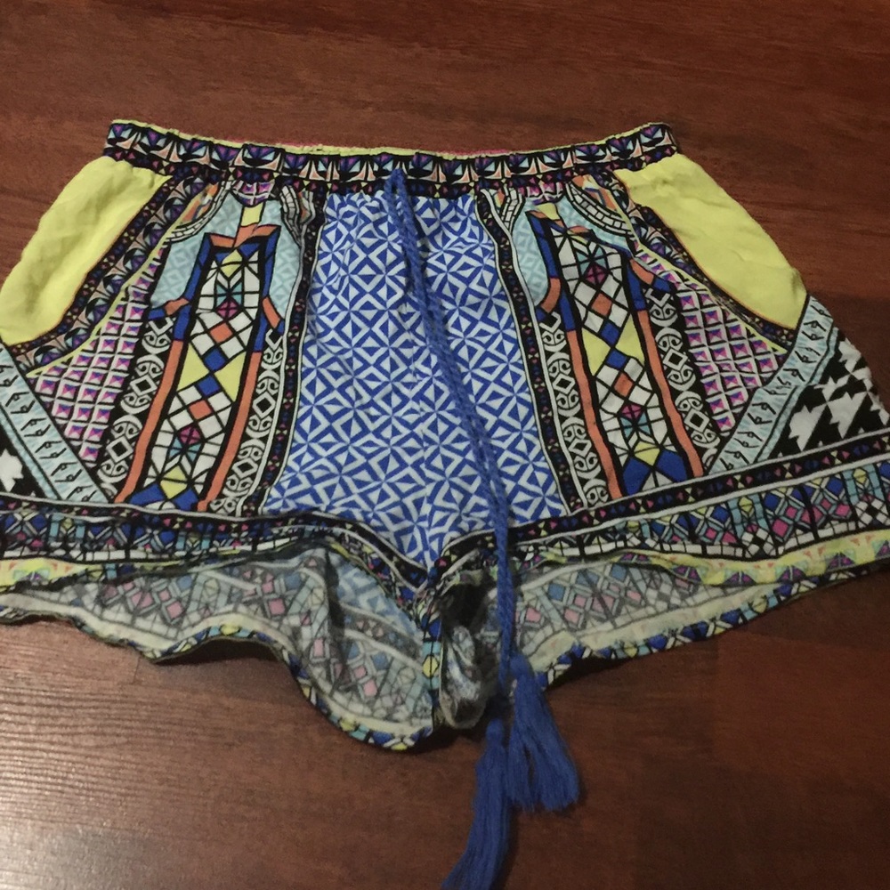 flying tomato shorts size small! NWOT!