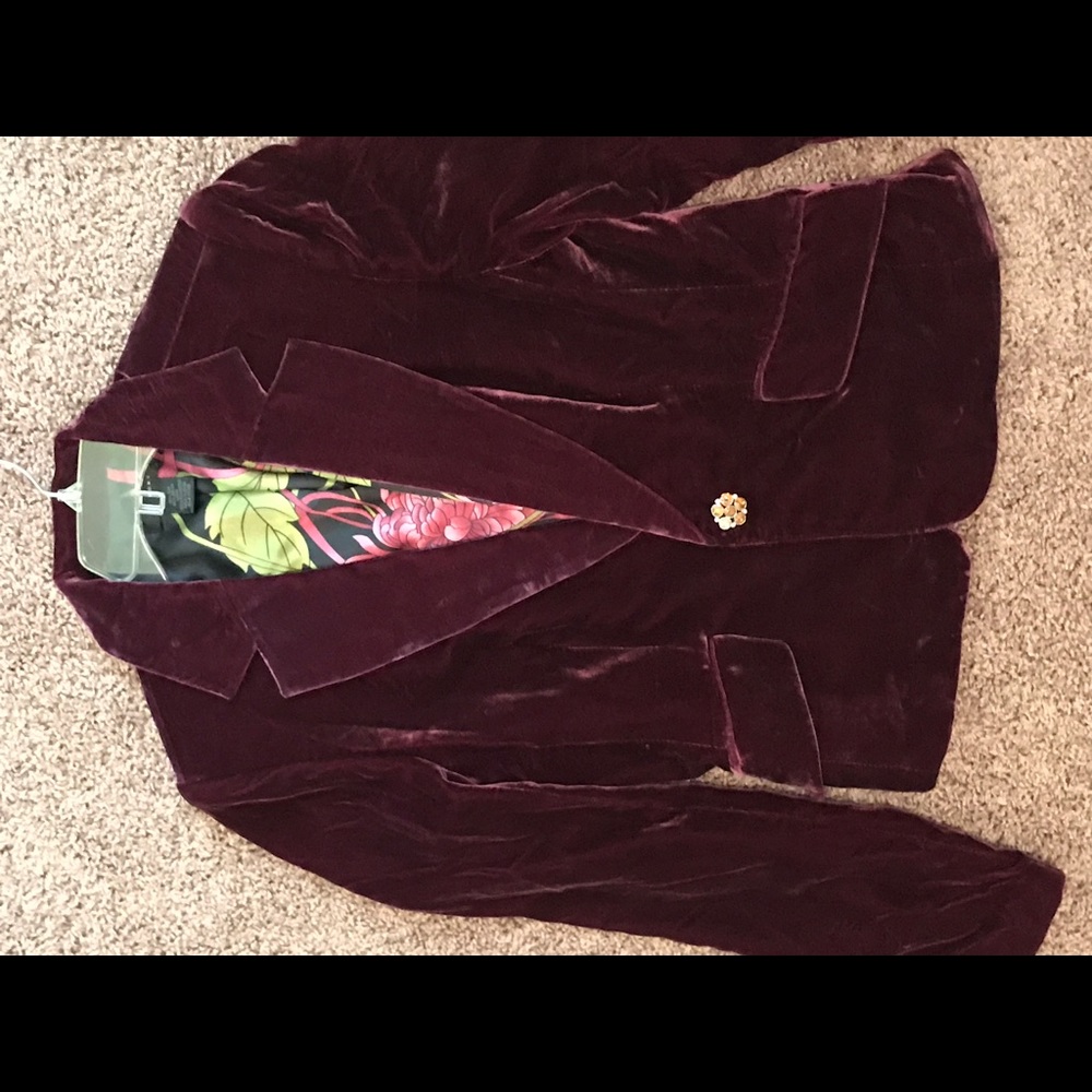 Women's Silk/ polyester Jacket.