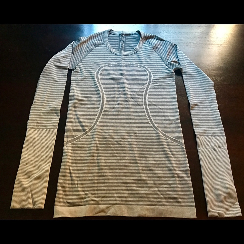 Sold 👍👍👍👍Lululemon swiftly long sleeve sz 4