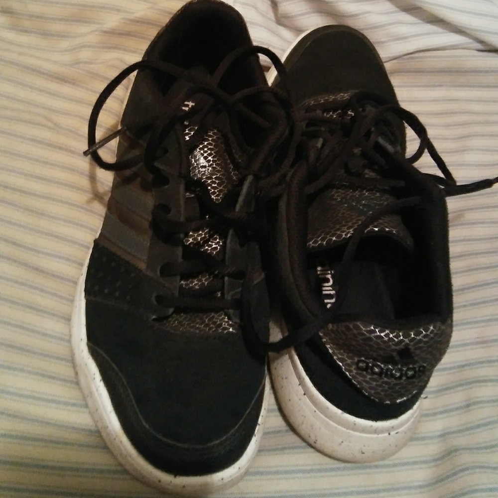 Black suede training shoe
