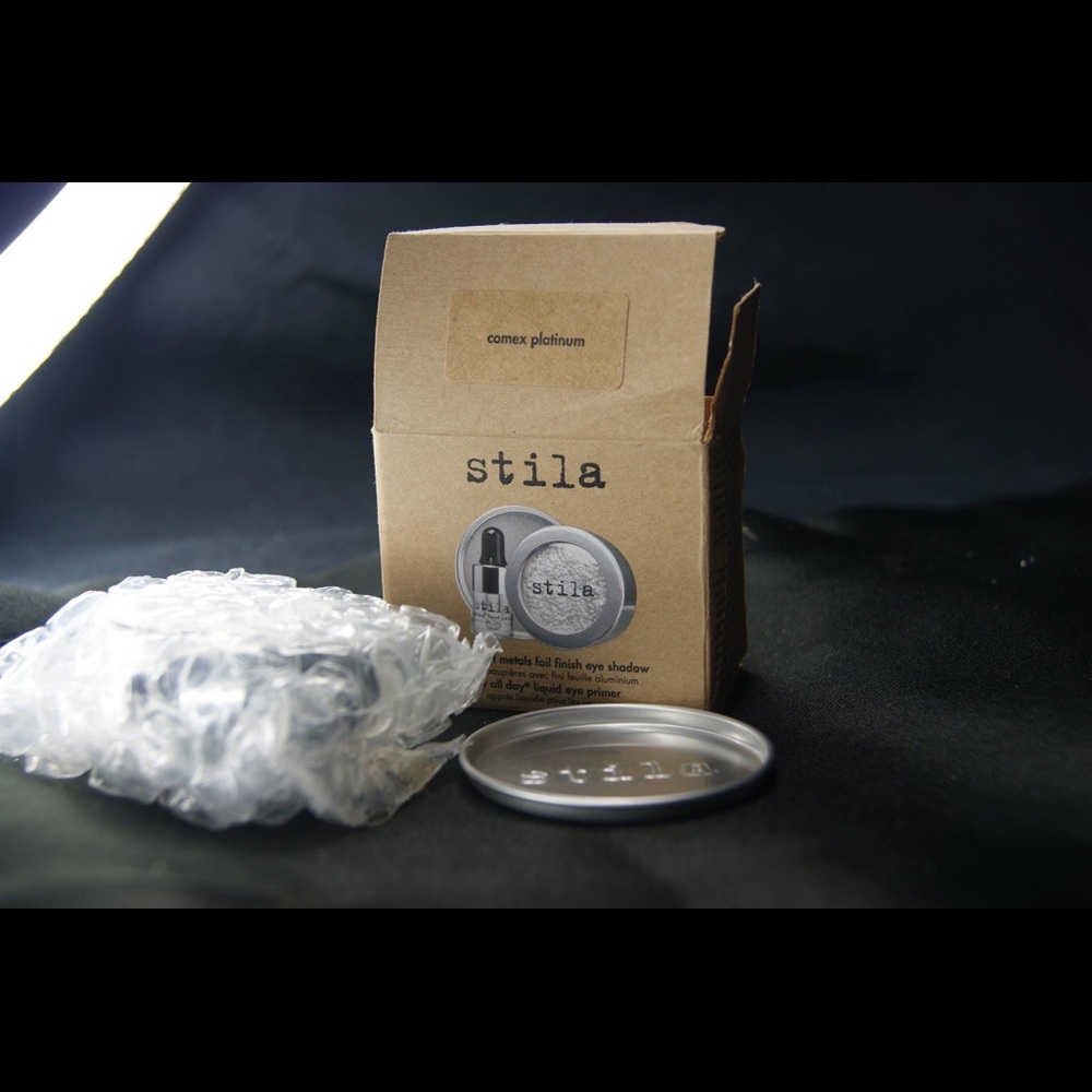 NIB STILA FOIL FINISH EYESHADOW WHITE