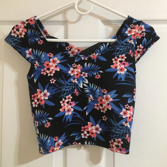 Crop top - Picture 1 of 2