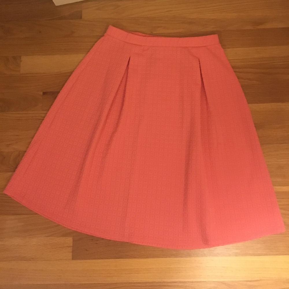 ☀️Gilli Jodie Textured Skirt in Coral☀️