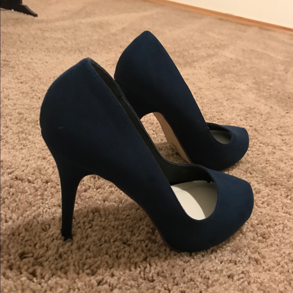 Michael Antonio Suede Pumps